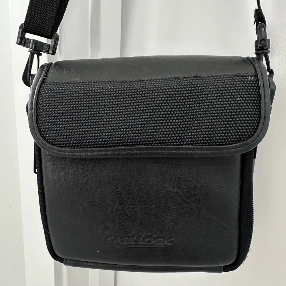 Vintage CASE LOGIC Black Camera Case w Adj. Shoulder Strap & Belt Style